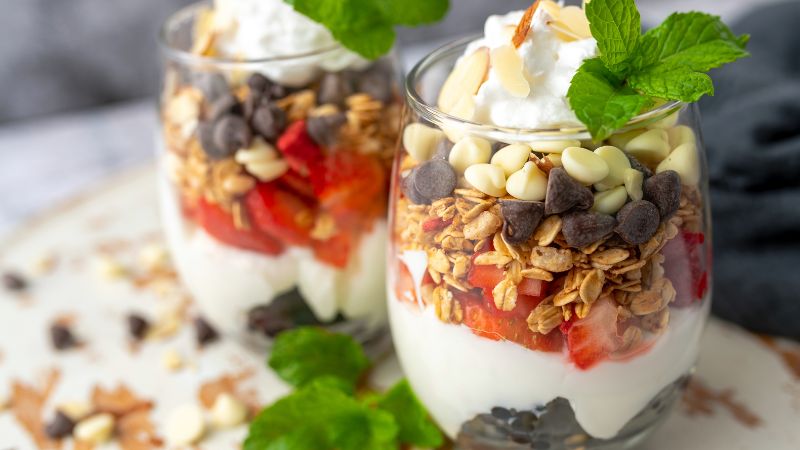 yogur, frutos secos y chocolate yogur, frutos secos y chocolate